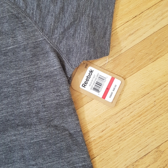 💕NEW 💕Woman's Reebok Tee - Picture 2 of 3